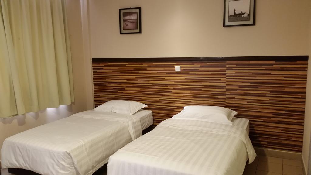Hotel Sri Iskandar Кота-Кінабалу Номер фото